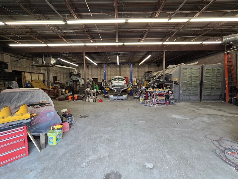 Primary Photo Of 1112 King St, Portsmouth Auto Repair For Lease