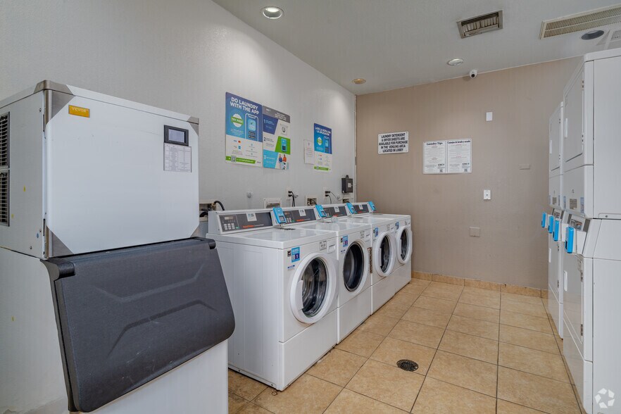 More Photos Of 11221 San Pedro Ave, San Antonio Hotel For Sale