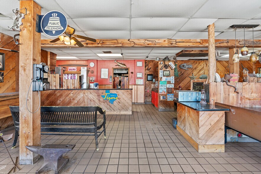 More Photos Of 313 W Cameron Ave, Rockdale Freestanding For Sale