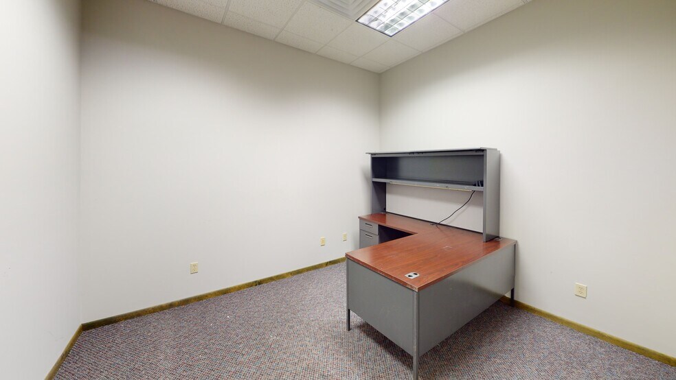 More Photos Of 3225 Southview Dr, Elkhart Medical For Sale