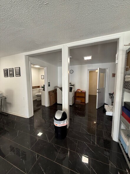 More Photos Of 3230 Oak St, Austell Freestanding For Sale