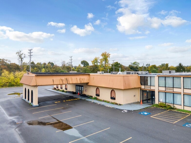 More Photos Of 125 N Main St, Newark Hotel For Sale