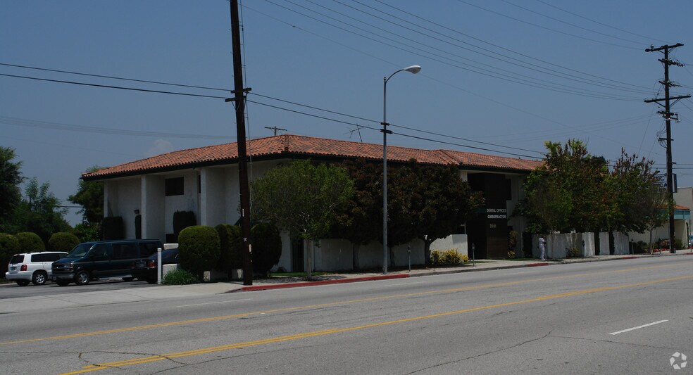 More Photos Of 23111 Ventura Blvd, Woodland Hills Medical For Lease
