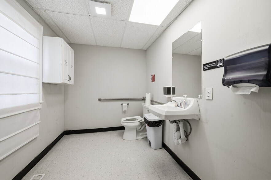 More Photos Of 47 Chelmsford St, Chelmsford Storefront Retail Residential For Sale