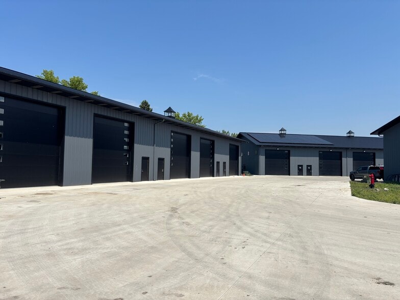 More Photos Of 1301 Main Avenue SE, Moorhead Flex For Lease