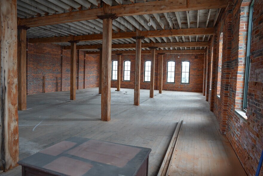 More Photos Of 160 N Main St, Mansfield Warehouse For Lease