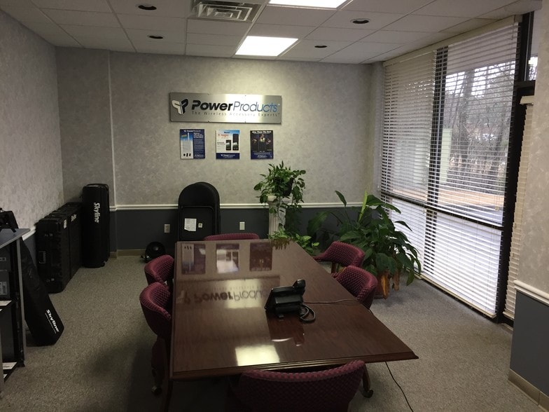 More Photos Of 2170 Brandon Trl, Alpharetta Distribution For Lease