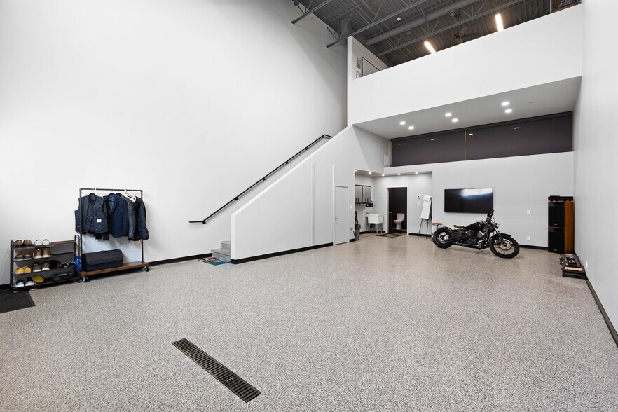 More Photos Of 1750 120 Av NE, Calgary Warehouse For Sale