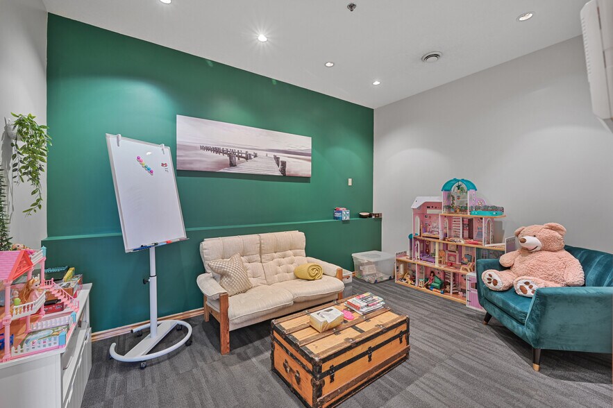 More Photos Of 10339 106 St NW, Edmonton Apartments For Sale