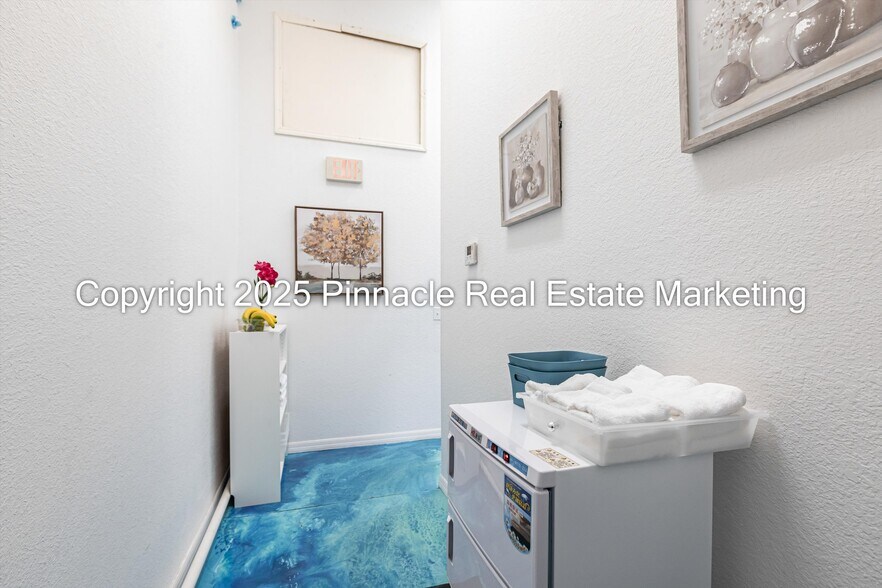 More Photos Of 24630 Sandhill Blvd, Punta Gorda Showroom For Sale
