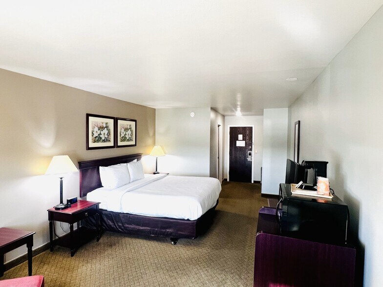 More Photos Of 590 E Main St, Price Hotel For Sale