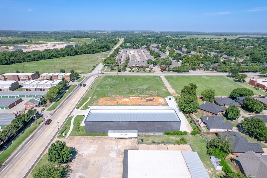 More Photos Of 4701 W Main St, Norman Office For Sale