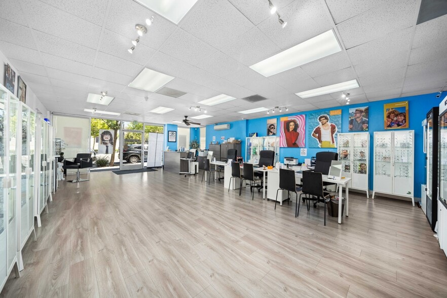 More Photos Of 516 W Lancaster Blvd, Lancaster Freestanding For Lease