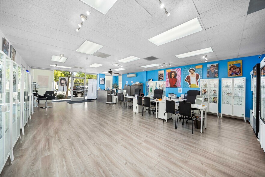 More Photos Of 516 W Lancaster Blvd, Lancaster Freestanding For Lease