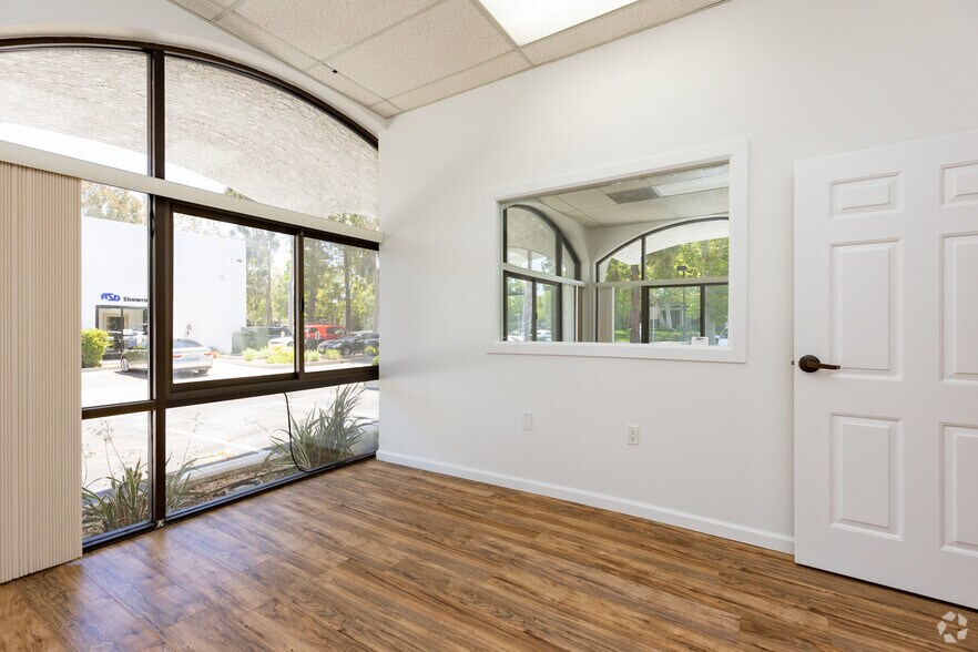 More Photos Of 2277 Townsgate Rd, Westlake Village Office For Lease