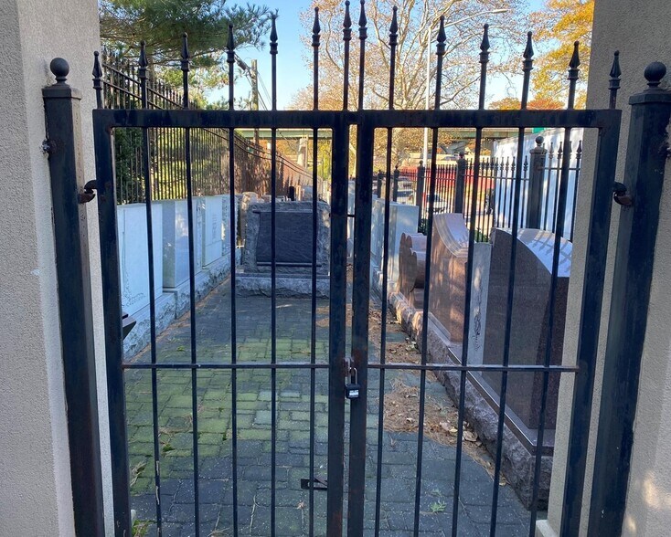 More Photos Of 130-30 Horace Harding expy, Flushing Office For Sale