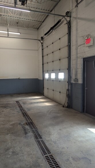 More Photos Of 3657 Lost Nation Rd, Willoughby Warehouse For Lease