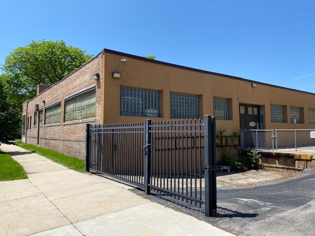 More Photos Of 3860 N Palmer St, Milwaukee Flex For Sale