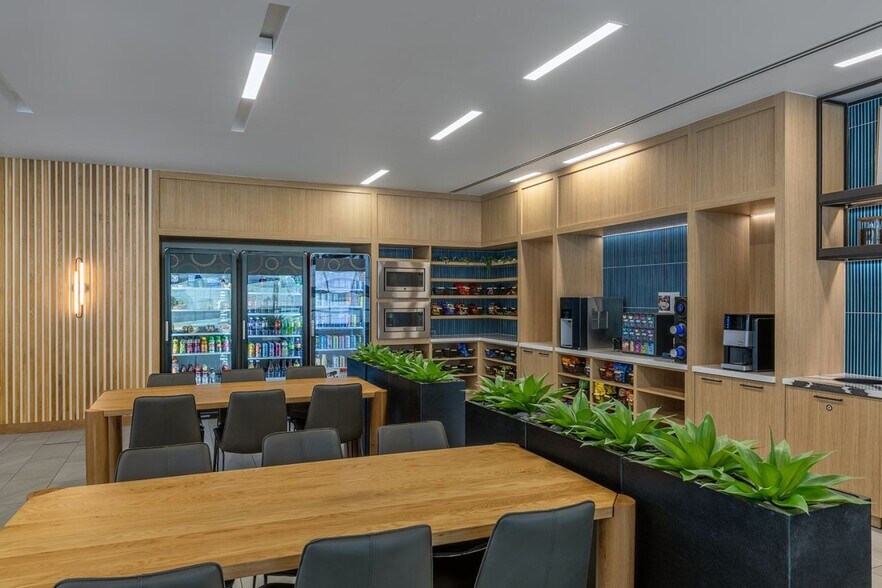 More Photos Of 2355 E Camelback Rd, Phoenix Office For Lease