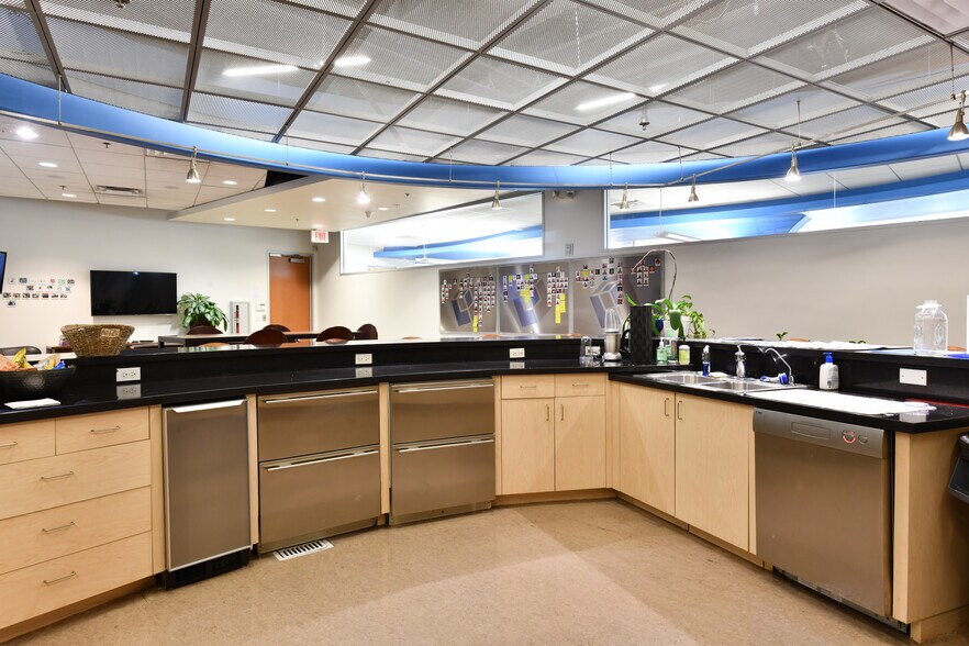 More Photos Of 1048 N 44th St, Phoenix Office For Lease