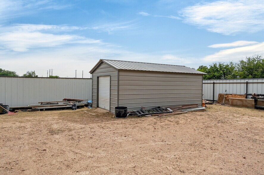 More Photos Of 1317 County Rd 114 rd, Midland Industrial For Sale