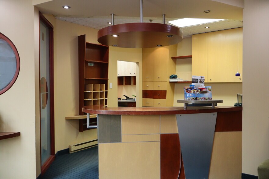 More Photos Of 2655 Rue Michelin, Laval Warehouse For Lease
