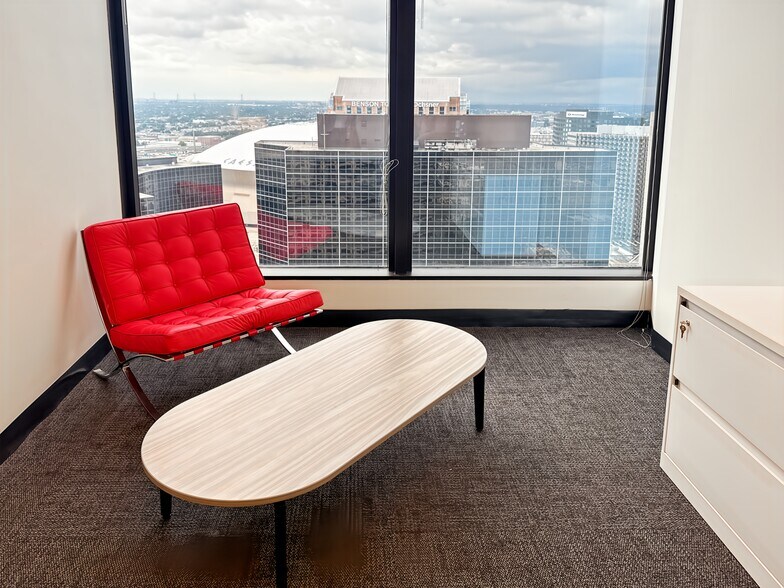 More Photos Of 1100 Poydras St, New Orleans Coworking Space