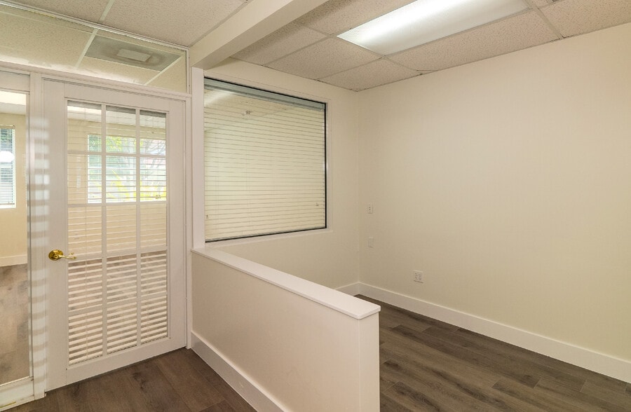 More Photos Of 5220 S University Dr, Davie Office For Sale
