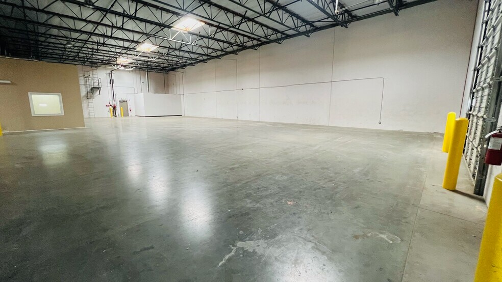 More Photos Of 390 N Ponderosa Ave, Ontario Warehouse For Sale
