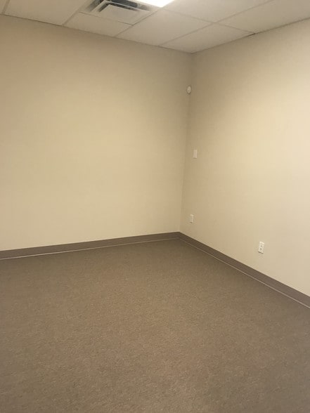 More Photos Of 8221-8239 Blaikie Ct, Sarasota Warehouse For Sale