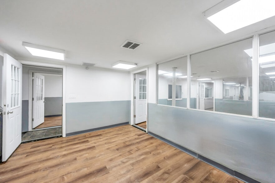 More Photos Of 28 Main St, Hempstead Storefront Retail Residential For Lease