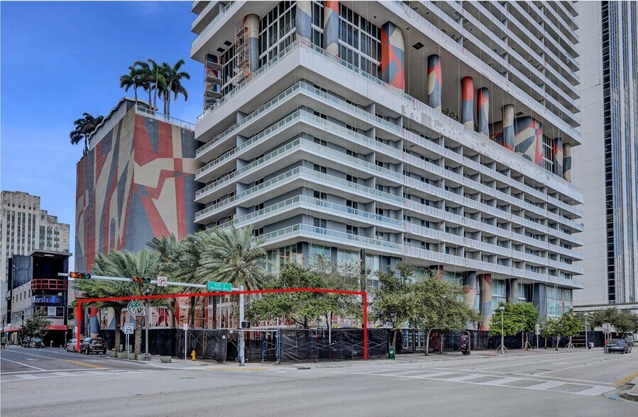 More Photos Of 50 Biscayne Blvd, Miami Apartments For Sale