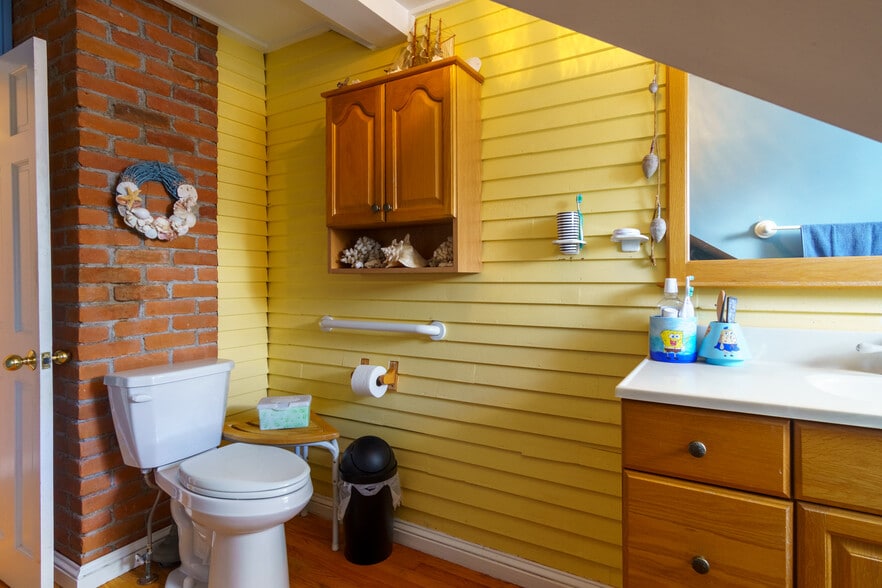 More Photos Of 181 W State St, Granby Storefront Retail Residential For Sale