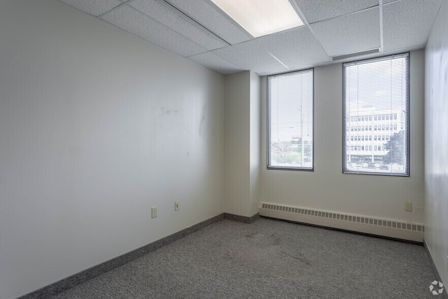 More Photos Of 35350 Curtis Blvd, Eastlake Medical For Lease