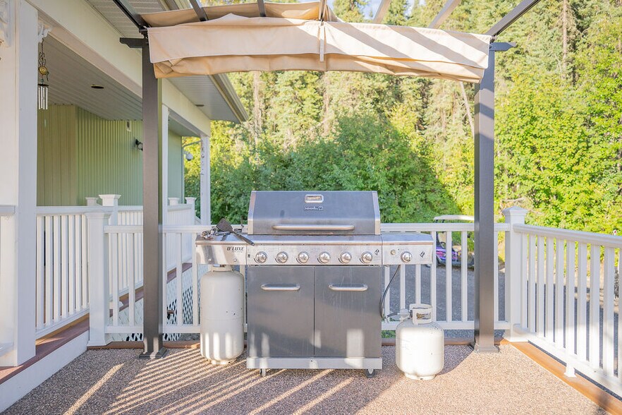 More Photos Of 455 Division St, Fairbanks Specialty For Sale