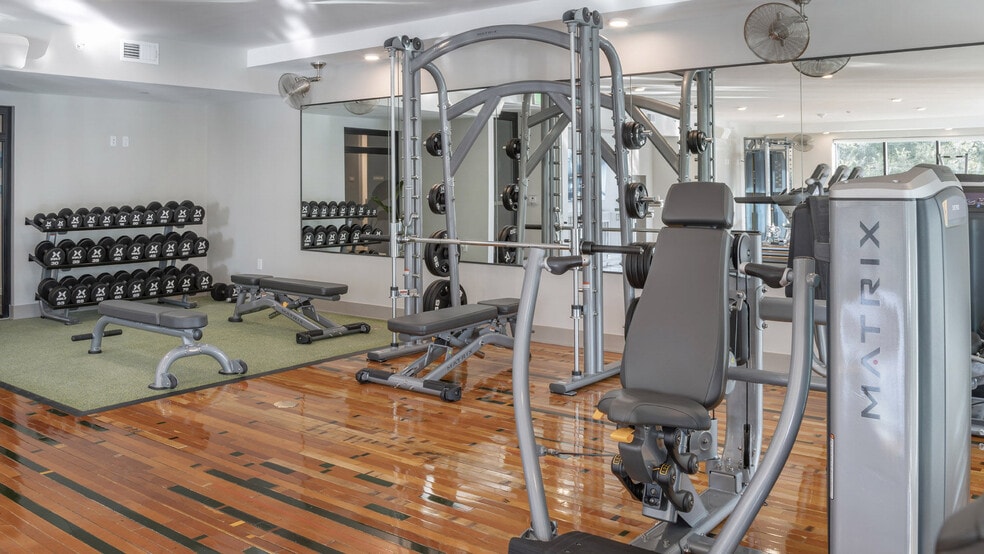 More Photos Of 295 NE Ivanhoe Blvd, Orlando Apartments For Lease