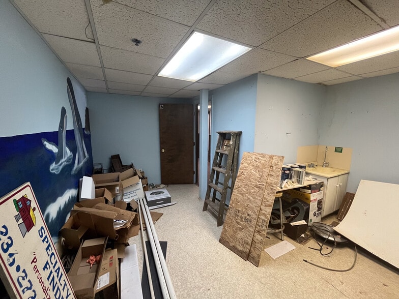 More Photos Of 155 Saco Ave, Old Orchard Beach Office For Sale