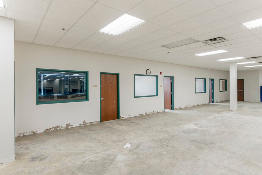 More Photos Of 3101 Technology Dr, Edmond Light Distribution For Lease