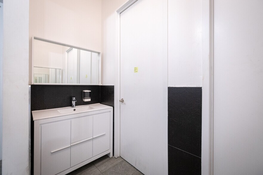 More Photos Of 492 Throop Ave, Brooklyn Office For Sale