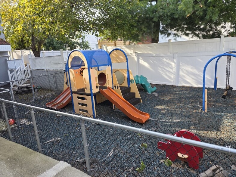 More Photos Of 80 Woodrow Rd, Staten Island Daycare Center For Lease