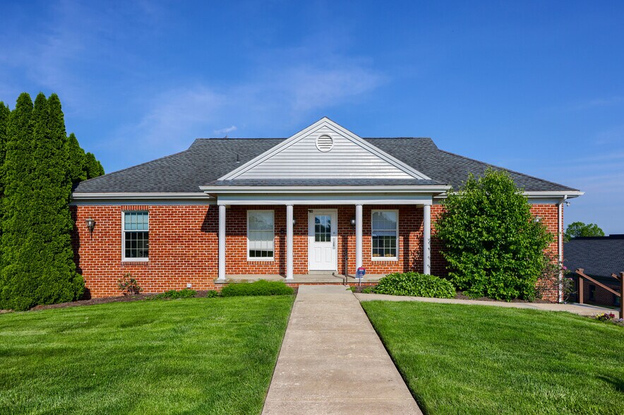 More Photos Of 735 S Pleasant Ave, Dallastown Medical For Sale