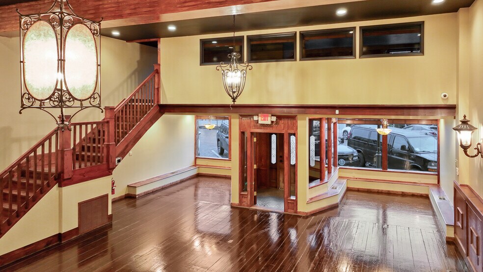 More Photos Of 117 W Walnut St, Rogers Restaurant For Sale