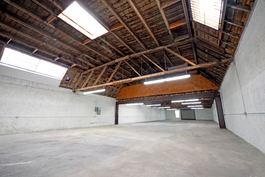 More Photos Of 812 S Mateo St, Los Angeles Warehouse For Lease