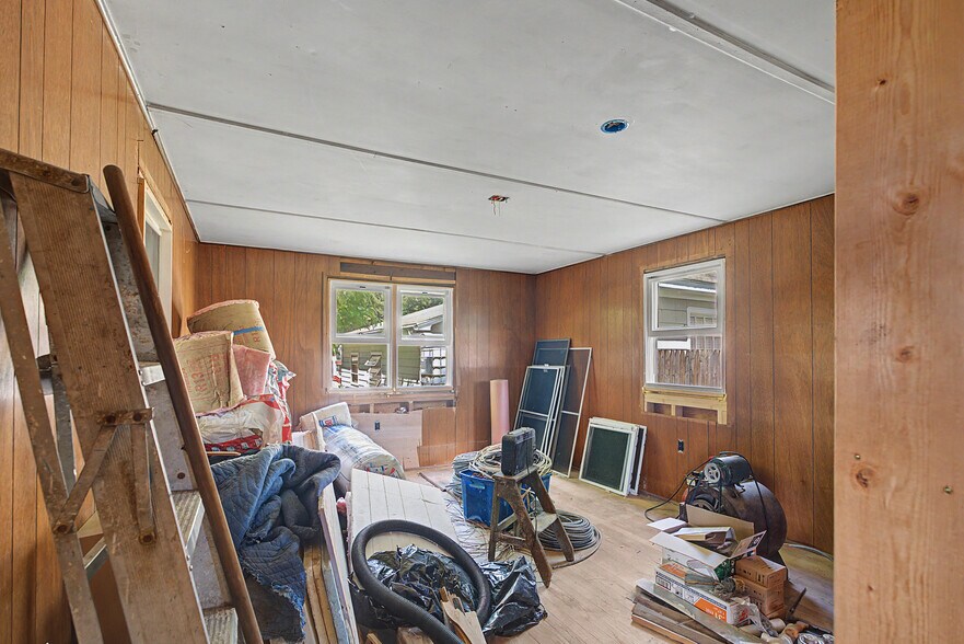 More Photos Of 16 Old New Milford Rd, Brookfield Flex For Sale