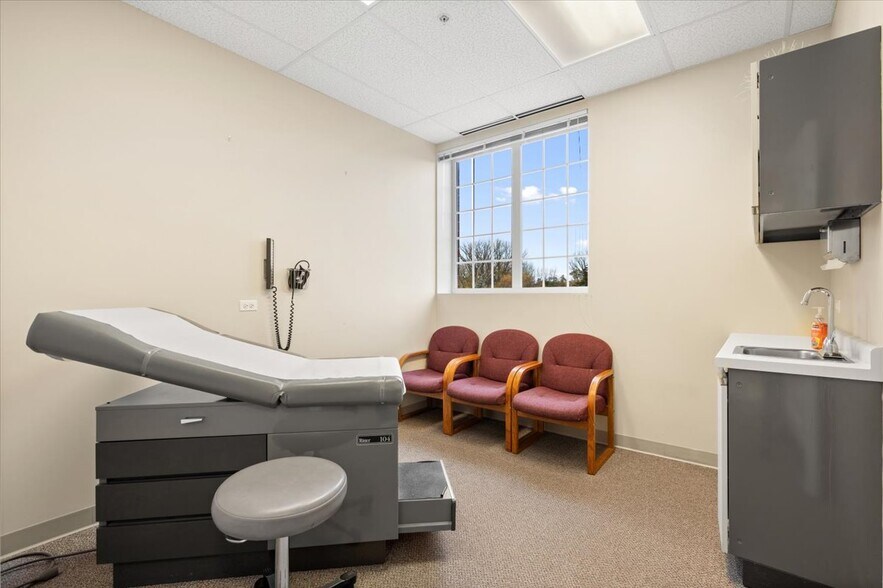More Photos Of 912 Northwest Hwy, Fox River Grove Medical For Sale