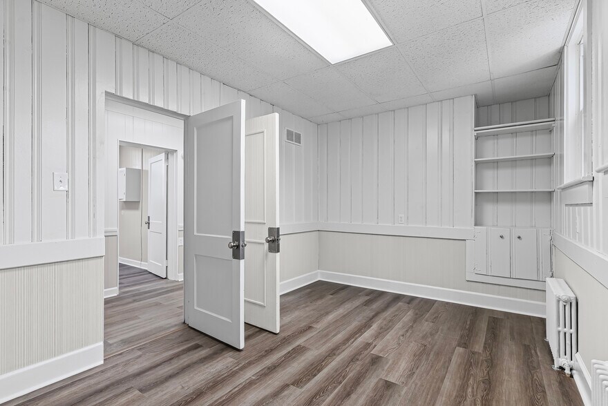 More Photos Of 525 7th St, Altavista Office For Sale