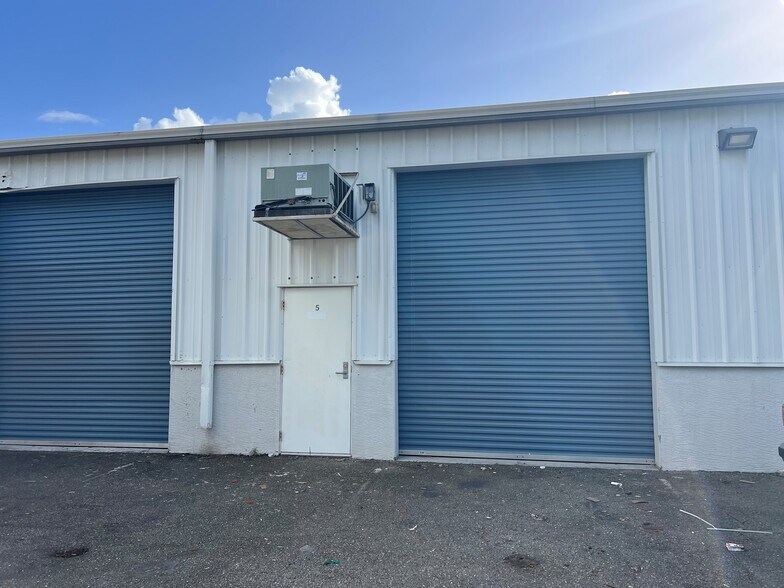 More Photos Of 735 NE 19TH Pl, North Fort Myers Warehouse For Lease