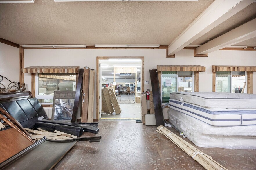 More Photos Of 655 W Cottonwood Ln, Casa Grande Showroom For Sale