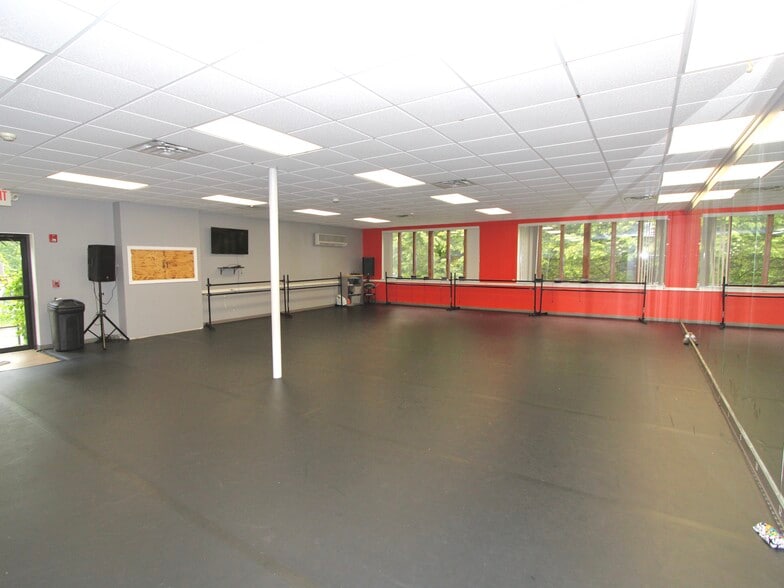 More Photos Of 44 Southbridge Rd, Dudley Light Manufacturing For Lease