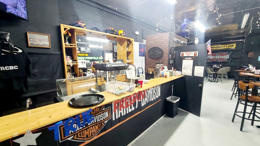 More Photos Of 555 8th St, Daytona Beach Distribution For Sale